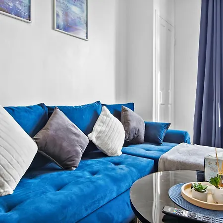 Apartment Modern 2 Bed Sleeps 7 London