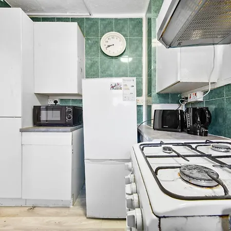 Apartment Modern 2 Bed Sleeps 7 *