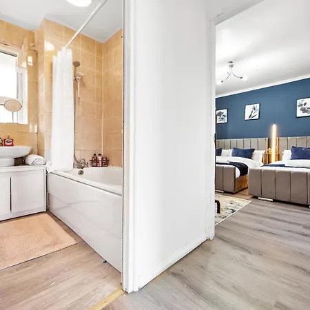 Apartment Modern 2 Bed Sleeps 7 *