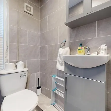 Spacious With Easy Access To The Centre *