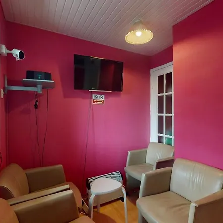Spacious With Easy Access To The Centre