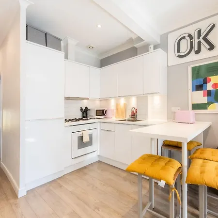 Stylish Flat In West Hampstead דירה