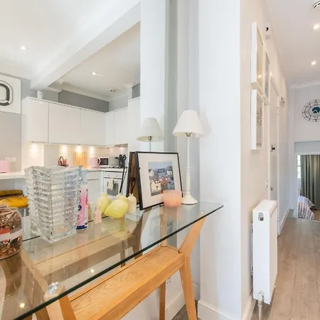 Stylish Flat In West Hampstead דירה