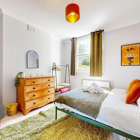 Bright 1-bedroom Flat With Great Transport Links * 伦敦