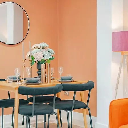 The Stylish Shamrock London Escape - Modern And Airy Apartment With Garden