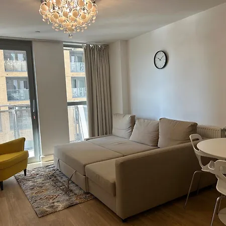 1-bed Sleeps 4 To Shops & Transport Appartement