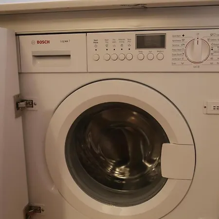 Charming 2 Bedroom Flat In The Heart Of London, 2 Mins To Trafalgar Square! *