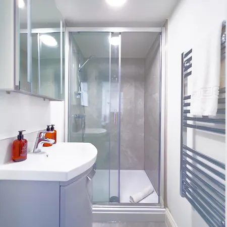 3-bed In The Heart Of Fitzrovia Apartment