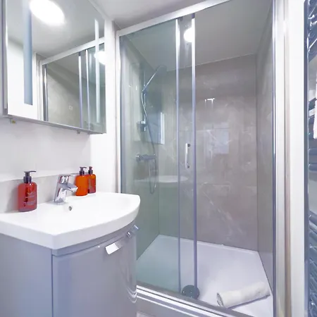 3-bed In The Heart Of Fitzrovia Apartment *