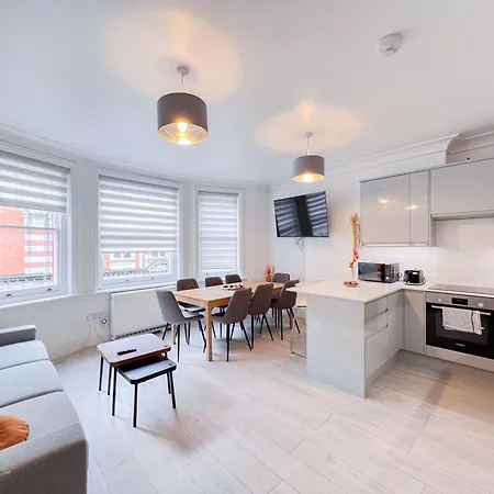 3-bed In The Heart Of Fitzrovia Apartment *