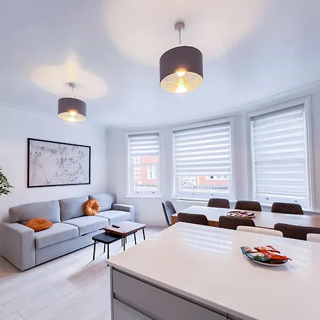 3-bed In The Heart Of Fitzrovia Apartment