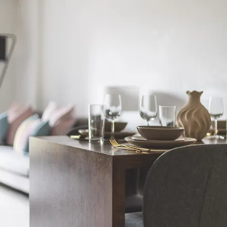 Jacobs Court By Artsy Apartment London