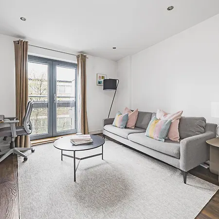 Jacobs Court By Artsy Apartment *