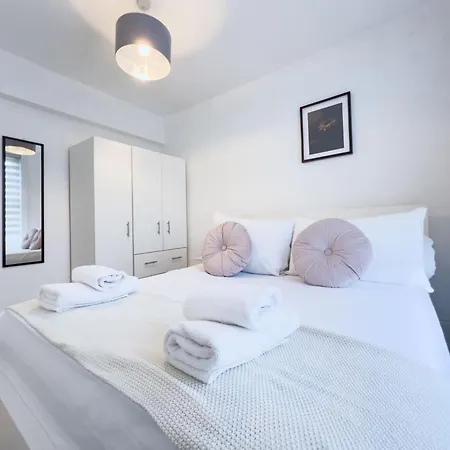 3-bed In The Heart Of Fitzrovia Apartment