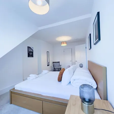 3-bed In The Heart Of Fitzrovia Apartment *