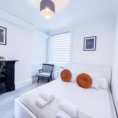 3-bed In The Heart Of Fitzrovia Apartment London