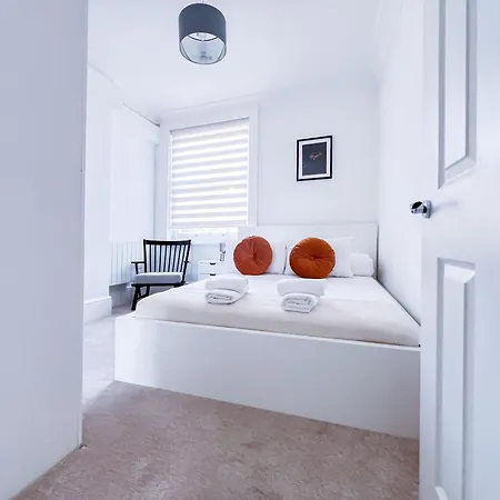 3-bed In The Heart Of Fitzrovia Apartment London