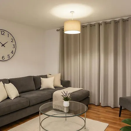 Charming 2 Bedroom Flat In The Heart Of London, 2 Mins To Trafalgar Square! *