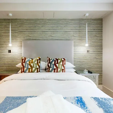 The Bohemian Rhapsody, Hampstead - By Out Of Office Lifestyle Apartment