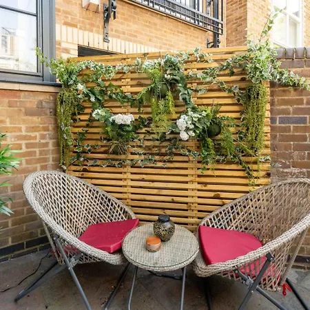 Serene Garden Flat - Steps From Tower Bridge