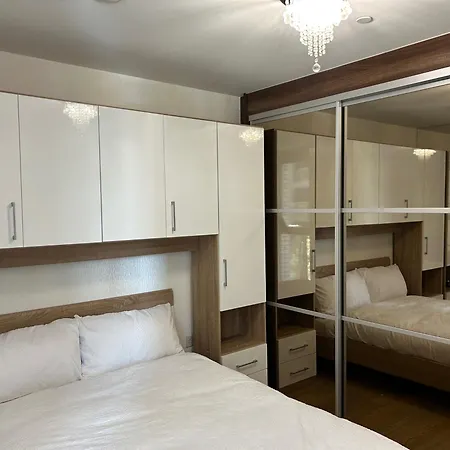 Appartement 1-bed Sleeps 4 To Shops & Transport *
