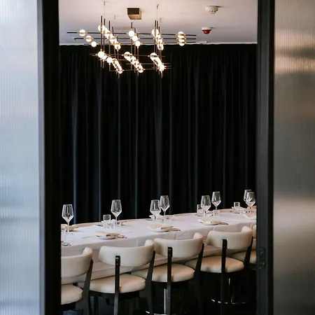 Hotel The Westminster London, Curio Collection By Hilton
