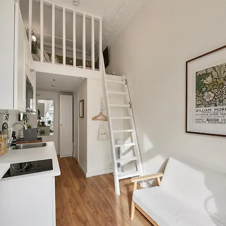 Chic Mezzanine With Balcony *