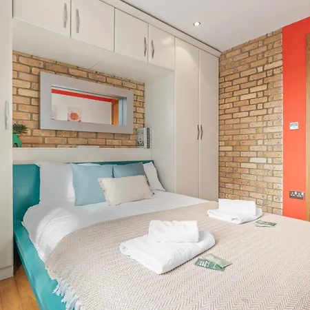 Waterloo - Modern And Industrial 2 Bed - Close To Bridge, Sleeps 6
