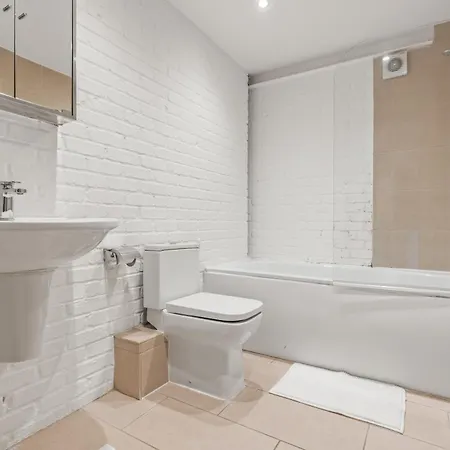 Waterloo - Modern And Industrial 2 Bed - Close To Bridge, Sleeps 6 *