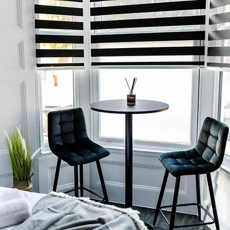 Chic In Prime Location