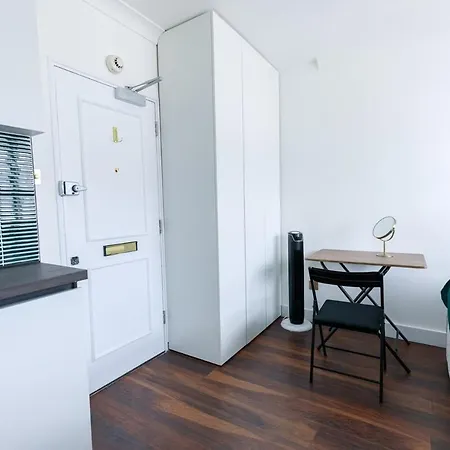 Cosy In Chelsea Apartment London