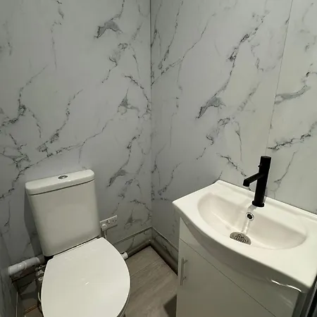 En Suits Room With Your Own Bathroom And Toilet Homestay London