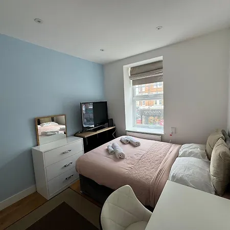 En Suits Room With Your Own Bathroom And Toilet London
