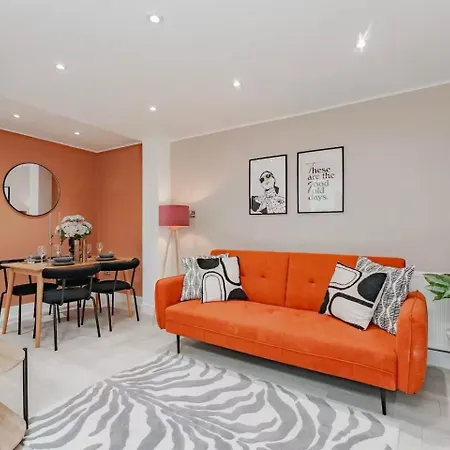 The Stylish Shamrock London Escape - Modern And Airy Apartment With Garden * לונדון