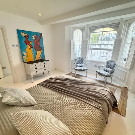2 Min Walk To Portobello Road