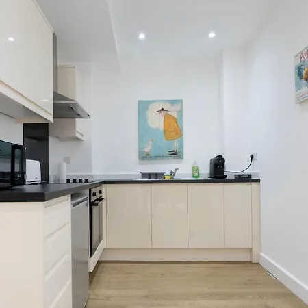 Stylish Modern By Aldgate East Station 4 아파트