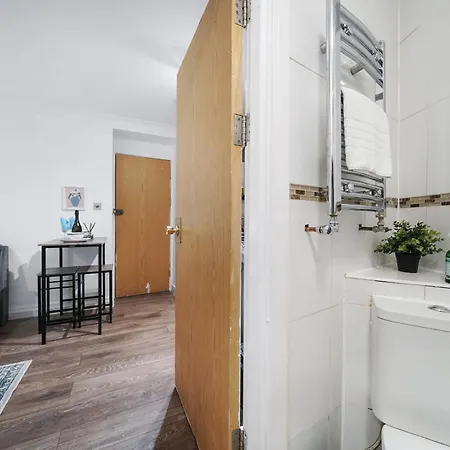 Apartment Ground Floor Budget & 1bed London
