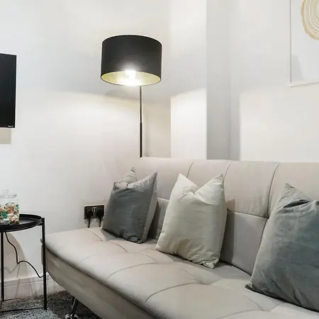 Ground Floor Budget & 1bed Apartment London