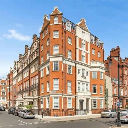 Elegant Mayfair * London