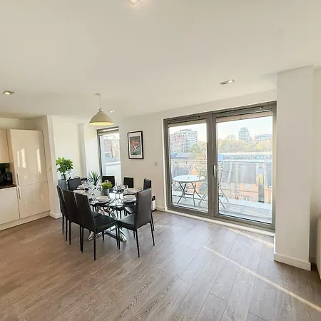 Contemporary With Private Terraces In Shoreditch, Hoxton, Islington * Londýn