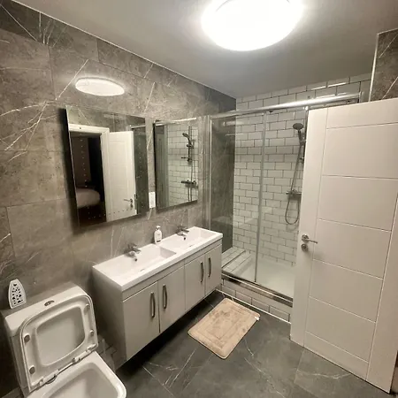 Stunning In Hyde Park Villa *
