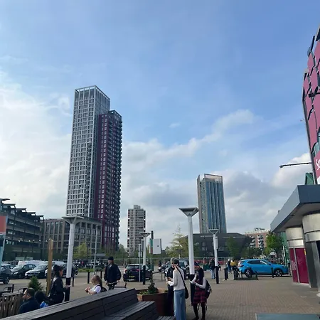 En-suite Double On Riverside Of Canada Water * London