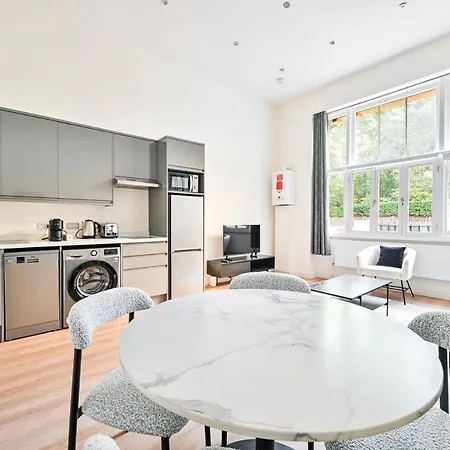 Knightsbridge Ground Floor Gem Next Hide Park London