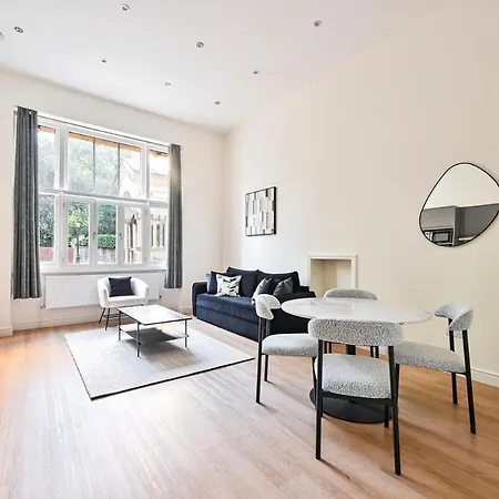 Knightsbridge Ground Floor Gem Next Hide Park Apartment London