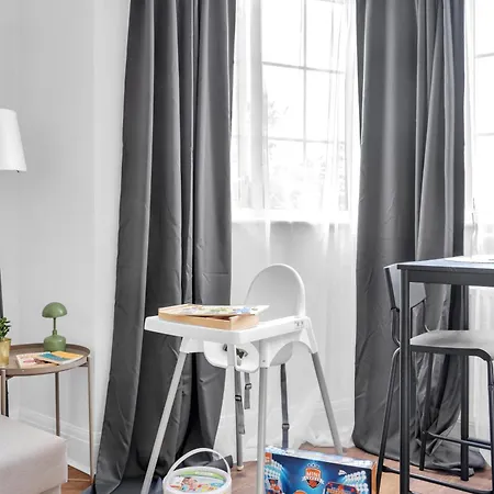 The Connected Garden Flat - Parking, Work & Play *