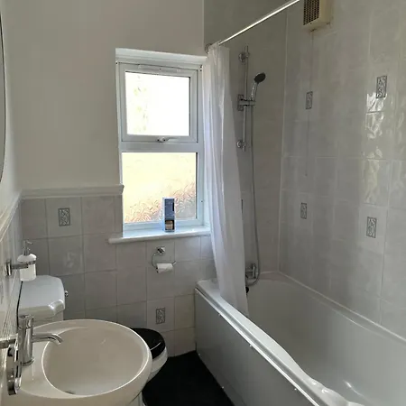 Lovely 4 Bedroom House In Southfields Near Wimbledon *