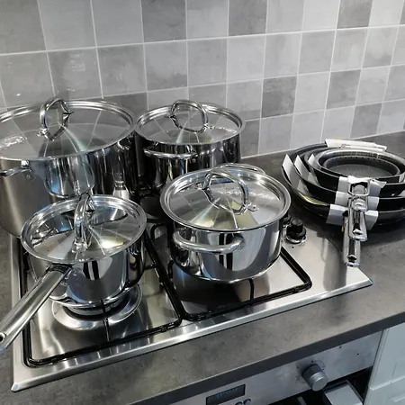 Luxury In Prime Location Steps From Woodgreen Appartement