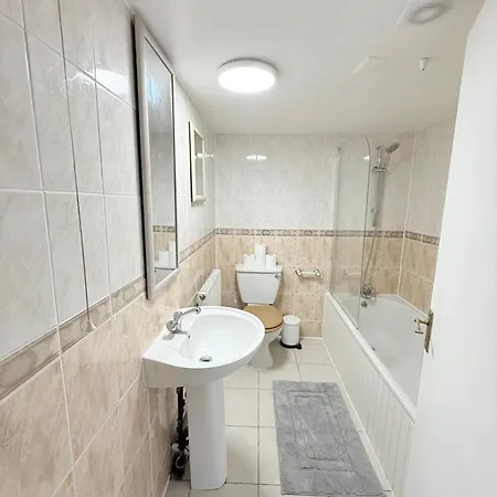 Apartment West Hampstead Hub! *