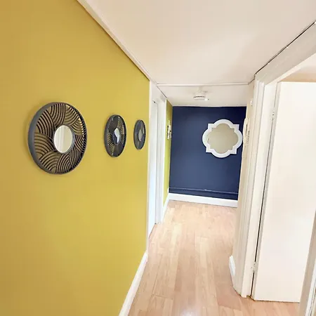 West Hampstead Hub! * London