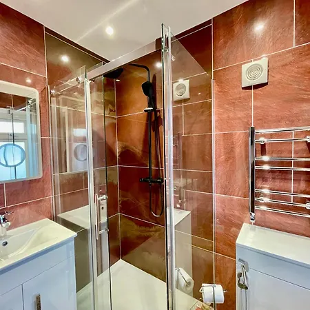 בית אירוח Luxe Villa, 6 En-suite Bedrooms - West London - Wembley Stadium 5km Away Harrow on the Hill
